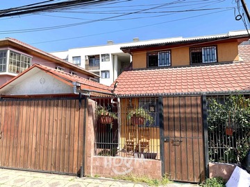 Casa en venta en Pasaje los Diamantes, Maipú - 4 dormitorios, 2 baños