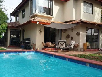 Casa en arriendo mensual en Espaciosa casa con piscina (172790), Peñalolén - 6 dormitorios, 4 baños
