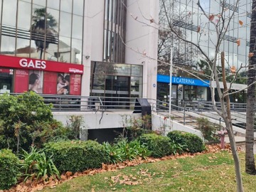 Oficina en arriendo mensual en Oficina frente a Clínica Alemana Vitacura (114330), Vitacura - 1 dormitorio, 1 baño