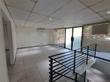 Local Comercial en venta en Vitacura- Las Hualtatas, Vitacura - 1 baño