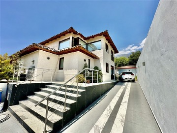 Casa en venta en Camino el puntual, Peñalolén - 5 dormitorios, 5 baños