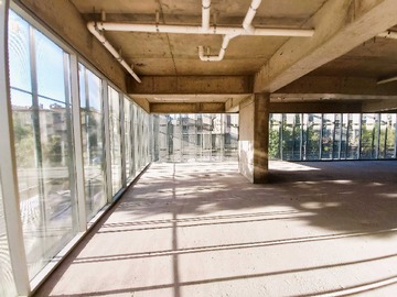 Local Comercial en arriendo mensual en Gran Local en moderno edificio (178128), Independencia - 1 dormitorio, 1 baño
