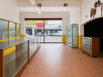 Local Comercial en arriendo mensual en 10 de Julio / Portugal, Santiago - 3 baños