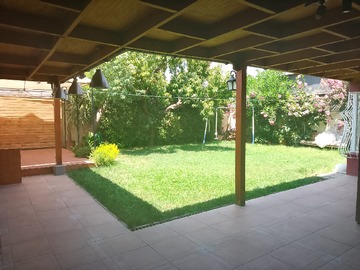 Casa en arriendo mensual en Arriendo Propiedad Calle Larapinta Oriente 2da Etapa - 3 dormitorios, 3 baños