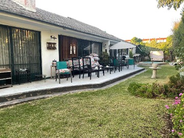Casa en venta en Moderna Casa con Excelente Conectividad (151510), Las Condes - 4 dormitorios, 3 baños