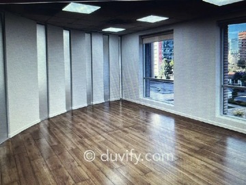 Oficina en arriendo mensual en Los Militares 6191, Las Condes, Las Condes - 2 baños