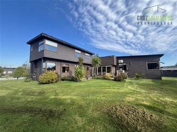 Casa en venta en Los Avellanos km 7 ruta 225 (Camino a Ensenada), Puerto Varas - 5 dormitorios, 4 baños