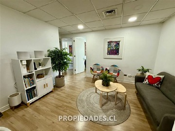 Oficina en venta en Estoril - Las Condes, Las Condes - 3 dormitorios, 2 baños