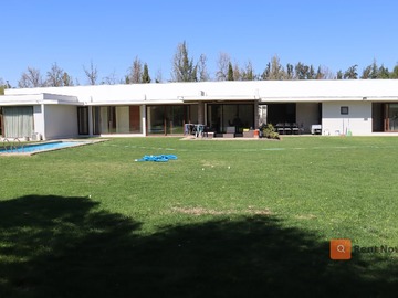 Casa en arriendo mensual en Rosa serrano de Ruiz Tagle, Colina - 4 dormitorios, 5 baños