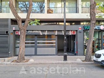 Local Comercial en arriendo mensual en Local Espacioso en Zona de Alta Afluencia (174468), Santiago - 2 baños
