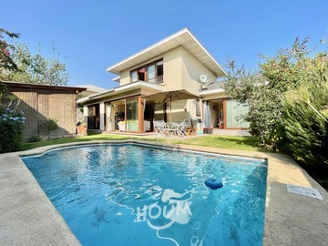 Casa en venta en Valle de Casablanca Norte, Peñalolén - 5 dormitorios, 3 baños