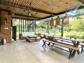 Casa en venta en Avenida La Dehesa / Camino Central, Lo Barnechea - 5 dormitorios, 4 baños