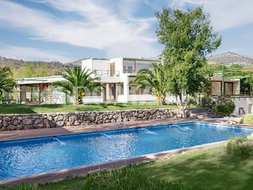 Casa en arriendo mensual en Hacienda Chacabuco, Colina - 6 dormitorios, 6 baños