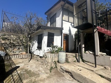 Casa en venta en Miraflores calle las rejas cerca de colegio ana maria janer, Viña del Mar - 3 dormitorios, 2 baños
