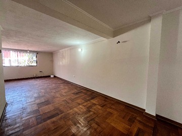 Casa en venta en Amplia casa sector familiar 5d+servicio+2b (87992), Lo Prado - 6 dormitorios, 2 baños