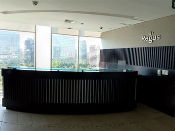 Oficina en arriendo mensual en Edificio Torres del Parque, Las Condes