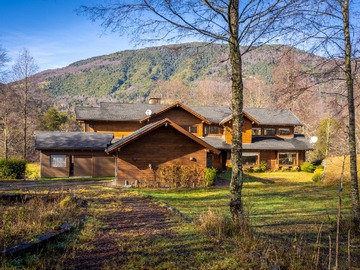 Casa en venta en Camino a Huife, Tres Saltos, Pucón - 5 dormitorios, 3 baños