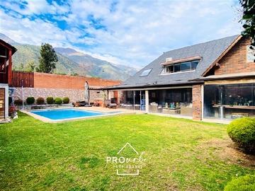 Casa en venta en Av. Quilín Norte 10000, Peñalolén - 6 dormitorios, 5 baños