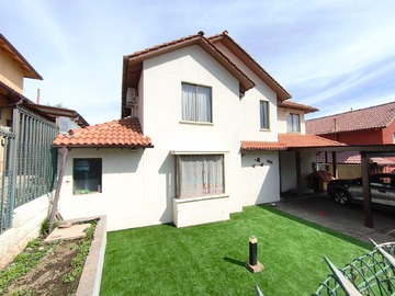 Casa en venta en Los Cipreses, Pudahuel - 4 dormitorios, 3 baños