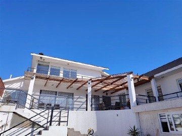 Casa en arriendo mensual en Con avda. Amanecer, Coquimbo - 7 dormitorios, 4 baños