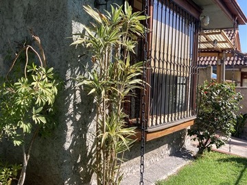Casa en venta en Antupirén / Consitorial, Peñalolén - 3 dormitorios, 2 baños