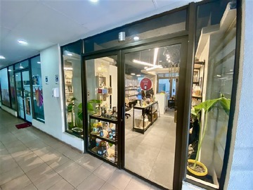 Local Comercial en arriendo mensual en Tabancura, Vitacura - 1 baño