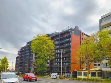 Local Comercial en arriendo mensual en Avenida Las Condes con Padre Hurtado, Las Condes - 1 baño