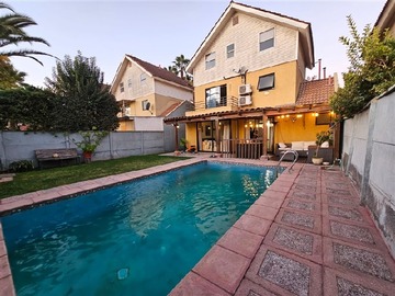 Casa en venta en Santa Marta, Huechuraba - 3 dormitorios, 3 baños