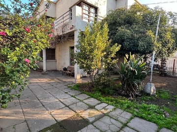 Casa en venta en En barrio tranquilo (176497), Ñuñoa - 6 dormitorios, 3 baños