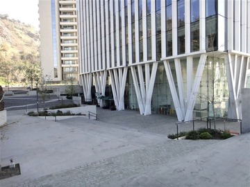 Local Comercial en arriendo mensual en Torre Nueva Santa María, Providencia