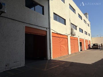 Bodega en arriendo mensual en General Gana, Santiago - 2 baños