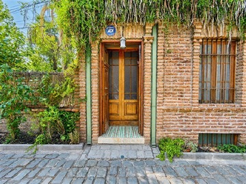 Casa en venta en Eduardo Castillo Velasco con Los Tres Antonios, Ñuñoa - 6 dormitorios, 2 baños