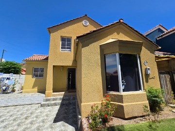 Casa en venta en Supermercado santa isabel, Quilicura - 4 dormitorios, 3 baños