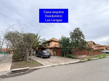 Casa en arriendo mensual en MA - Ayres de Chicureo 138/673m2 Casa esquina 4D 3B servicios, terraza, piscina, quincho, patio lateral y frontal, jardín, riego automático, estacionamiento para 4 vehículos. Impecable, Colina - 4 dormitorios, 3 baños
