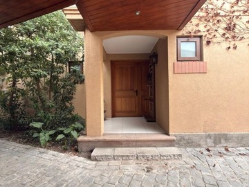 Casa en venta en Lucerna 90 lo barnechea, Lo Barnechea - 4 dormitorios, 4 baños