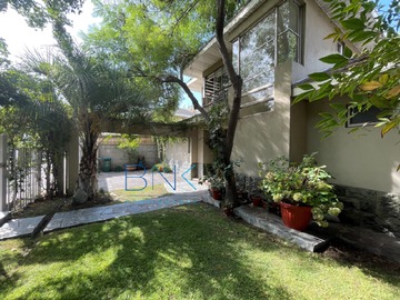 Casa en arriendo mensual en Consistorial/Quilín Norte (Parque Cousiño Macul), Peñalolén - 4 dormitorios, 3 baños