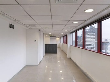 Oficina en arriendo mensual en Metro Los Leones, Providencia - 5 dormitorios, 3 baños