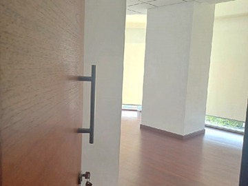 Oficina en arriendo mensual en Avenida Alonso de Córdova, Las Condes - 1 dormitorio, 1 baño