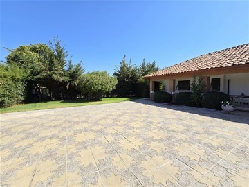Casa en venta en Lo pinto, Colina - 5 dormitorios, 4 baños