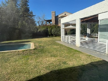 Casa en venta en Increible casa mediterránea en exclusivo condominio Los Lirios, Requínoa - 3 dormitorios, 3 baños