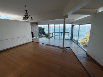 Casa en venta en Ubicada junto al mirador de la herradura, Coquimbo - 4 dormitorios, 3 baños