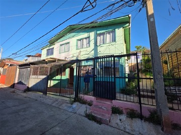 Casa en venta en Av. Rodelillo con Del Circo., Valparaíso - 3 dormitorios, 1 baño