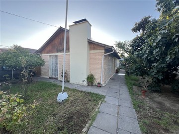 Casa en venta en Víctor Domingo Silva / luis Vañenzuela, Macul - 4 dormitorios, 2 baños
