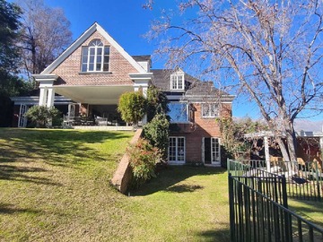 Casa en venta en Perfecta para Familias en Entorno Tranquilo (167693), Lo Barnechea - 7 dormitorios, 4 baños