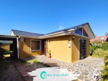 Casa en venta en Ágata 393, Algarrobo, Región de Valparaíso 2710000, Chile, El Quisco - 5 dormitorios, 3 baños