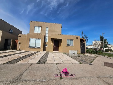 Casa en arriendo mensual en Avenida Laguna 3581, Padre Hurtado, Región Metropolitana de Santiago 9710000, Chile, Padre Hurtado - 3 dormitorios, 3 baños