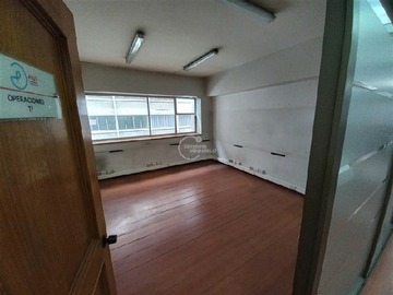 Oficina en arriendo mensual en Tenderini con Moneda, Santiago - 4 baños