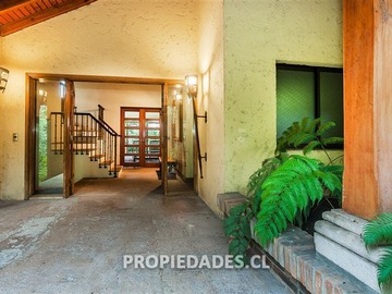 Casa en venta en Valle del Monasterio, Lo Barnechea - 6 dormitorios, 5 baños