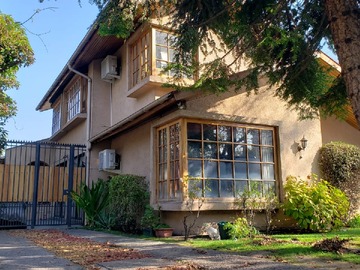 Casa en venta en Dublé Almeyda /Exequiel Figueroa, Ñuñoa - 5 dormitorios, 3 baños