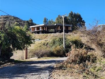 Casa en venta en Condominio Cerro Los Cristales, Curicó - 5 dormitorios, 5 baños